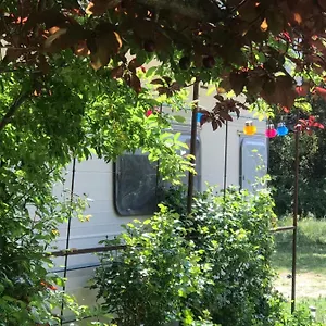 Caravane chez Philippe &Myriam climatisée &Jacuzzi&piscine Camping