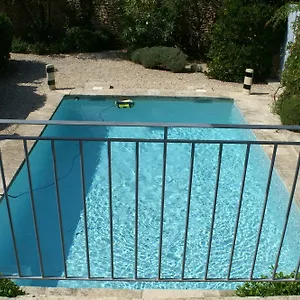 Le Petit Miracle Hotel